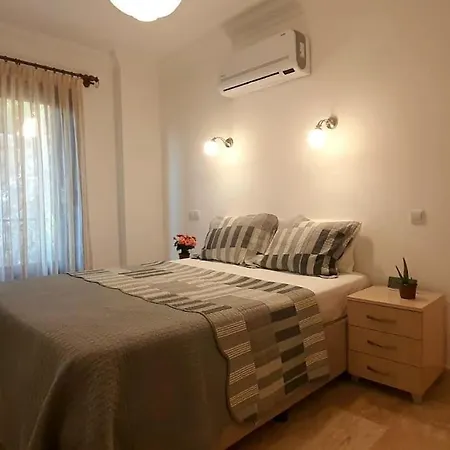 With View And Swimming Pool דירה קס